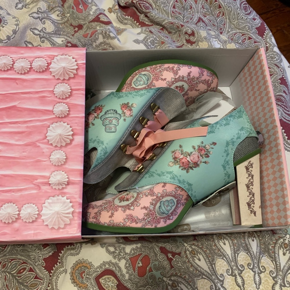 Hot Chocolate Marie Antoinette Heels sz 10